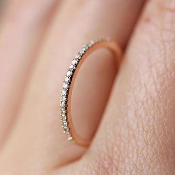 Jewelry - NWOT Dainty Silver Ring w/ Rhinestones SIZE 5